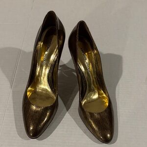 ANTONIO MELANI Metallic Brown and Gold Round Toe Pumps - Size 8.5